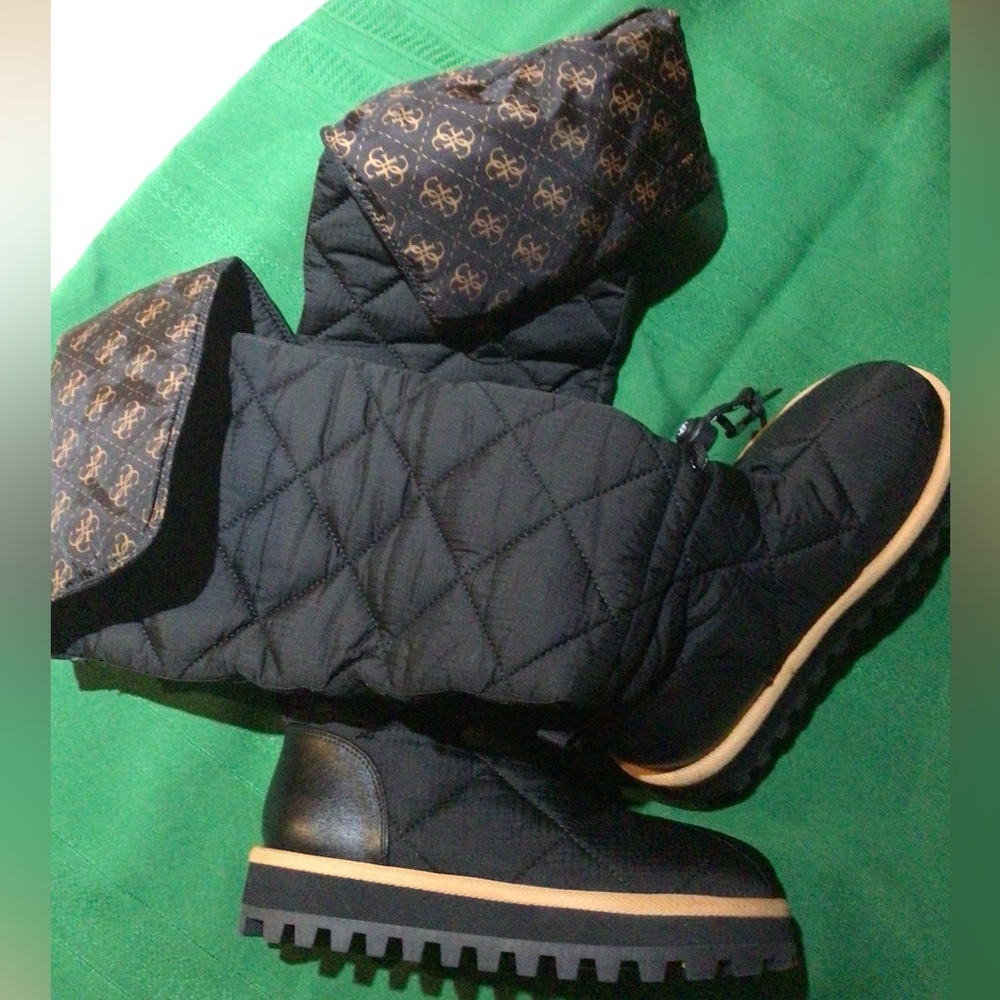 Woman’s 5.5 guess winter boots